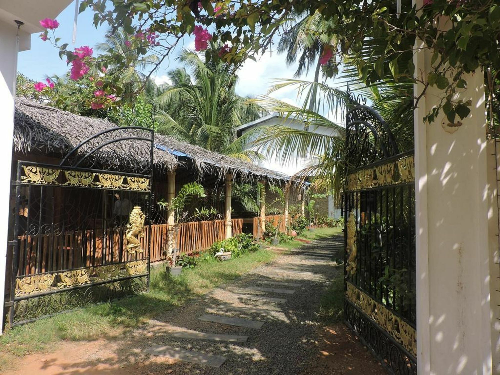 Golden Beach Inn Trincomalee Extérieur photo